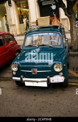 Almería, Andalusien, Spanien, Europa.. Feria de Almería 2018. Ausstellung von Oldtimern Seat 600. Stockfoto