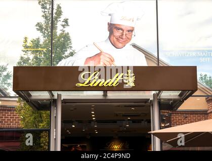 Ingolstadt, Deutschland : Lindt Schokoladengeschäft. Lindt ist ein 1845 gegründetes Schweizer Schokoladen- und Süßwarenunternehmen. Stockfoto