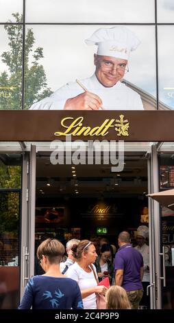 Ingolstadt, Deutschland : Lindt Schokoladengeschäft. Lindt ist ein 1845 gegründetes Schweizer Schokoladen- und Süßwarenunternehmen. Stockfoto