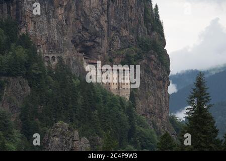 Gesamtansicht des Sumela Klosters in Trabzon, Türkei. Stockfoto