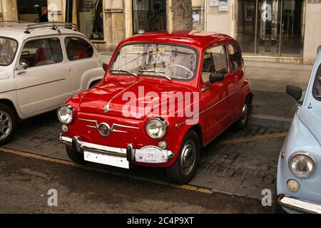 Almería, Andalusien, Spanien, Europa.. Feria de Almería 2018. Ausstellung von Oldtimern Seat 600. Stockfoto