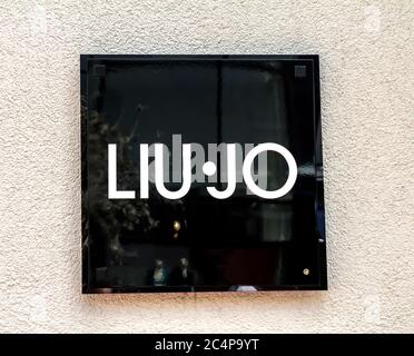 Ingolstadt, Deutschland : das Schaufenster von Liu Jo für Männer, eine italienische Modemarke für Kleidung, Bergamo, Italien Stockfoto