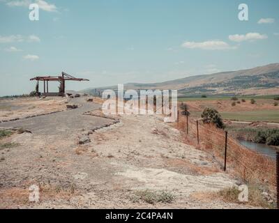 Aussichtspunkt mit Panoramablick auf die Landschaft des Landgebiets des Jordantals im Norden Israels. Ein touristisches Ziel der ländlichen und Natur ar Stockfoto