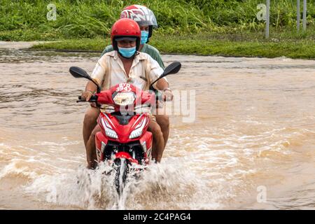 Flash Überschwemmungen Penampang Big hat Sabah Borneo Malaysia Stockfoto
