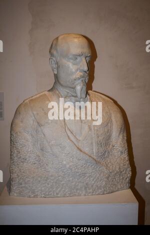 Almería, Andalusien, Spanien, Europa.. Doña Pakyta Museum der Kunst (Museo de arte Doña Pakyta). Porträt von Carlos Navarro Rodrigo, Journalist und Politiker, realisiert von Juan Cristóbal im Jahr 1927 in Marmor. Stockfoto