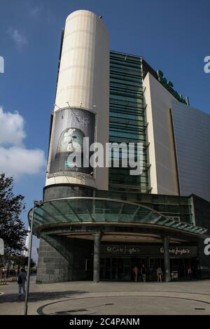 València, Comunidad Valenciana, Spanien, Europa. Der Eingang zum Einkaufszentrum El Corte Inglés. Stockfoto