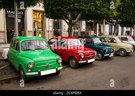 Almería, Andalusien, Spanien, Europa.. Feria de Almería 2018. Ausstellung von Oldtimern Seat 600. Stockfoto