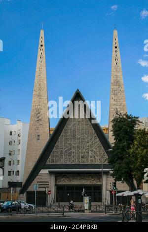 Madrid, Comunidad de Madrid, Spanien, Europa.. Die Kirche des Allerheiligsten Sakraments (Iglesia del Santísimo Sacramento), ist eine katholische Pfarrei und Kloster (1970). Stockfoto