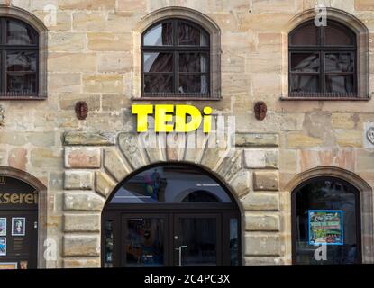 Lauf, Bayern, DEUTSCHLAND: TEDI Supermarktkette Schild. TEDI ist eine deutsche globale Discounter-Supermarktkette mit Sitz in Dortmund, Nordrhein-Westfalen, Germa Stockfoto