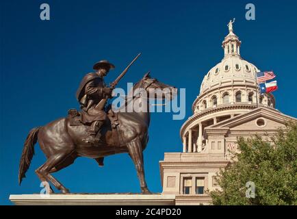 Terrys Texas Rangers Denkmal und Kapitol in Austin, Texas, USA Stockfoto