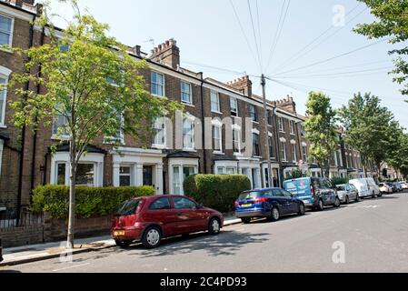 Dreistöckige viktorianische Reihenhäuser, Bryantwood Road, Lower Holloway, N7 London Borough of Islington, North London Stockfoto