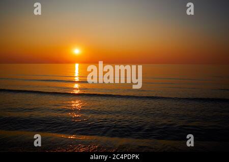 Sonnenaufgang am Schwarzen Meer in Rumänien Stockfoto