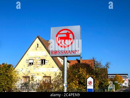 Nürnberg, DEUTSCHLAND : Rossmann Geschäft in Nürnberg, Deutschland. Rossmann ist Deutschlands zweitgrößte Drogeriekette (nach dm-drogerie markt), mit anderen 3 Stockfoto