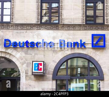 FURTH, DEUTSCHLAND: DEUTSCHE Bank Logo, Deutschland die Deutsche Bank AG ist ein deutsches globales Bank- und Finanzdienstleistungsunternehmen mit Sitz in Frankf Stockfoto