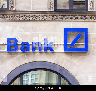 FURTH, DEUTSCHLAND: DEUTSCHE Bank Logo, Deutschland die Deutsche Bank AG ist ein deutsches globales Bank- und Finanzdienstleistungsunternehmen mit Sitz in Frankf Stockfoto