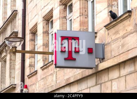 Furth, DEUTSCHLAND : Emblem T-Mobile. Die T-Mobile International AG ist eine Holdinggesellschaft für die verschiedenen Mobilfunkgesellschaften der Deutschen Telekom AG. Stockfoto