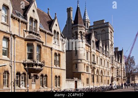 Oxford, Großbritannien - 26. März 2012: Blick von der Broad Street des Balliol College im Zentrum von Oxford, Großbritannien. Stockfoto