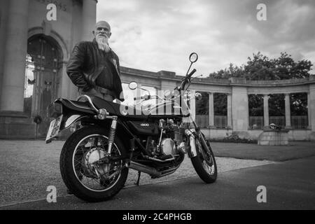 Kawasaki Z900 Lass die guten Zeiten Rollen Stockfoto