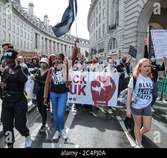 london Großbritannien 28 Juni 2020 BLM Demonstranten sammeln durch die Straßen im Zentrum von London .Paul Quezada-Neiman/Alamy Live News Stockfoto