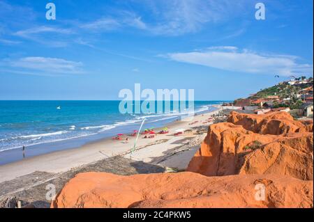 Blick auf den tropischen Strand Canoa Quebrada, Fortaleza, Brasilien Stockfoto