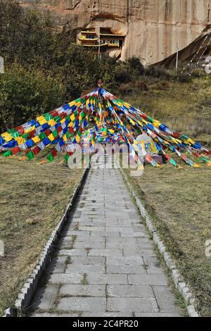 Gebetsfahne Zelt-dreiunddreißig Himmelgrotten-MatiSi-Pferd Hoof Tempel. Sunan Yugur County-Zhangye-Gansu-China-0965 Stockfoto