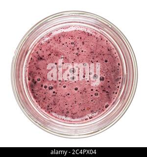 Honig mit Heidelbeeren in einem Glas. Isoliert auf weißem Hintergrund. Blick von oben. Stockfoto