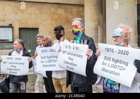 Queere Rechtsveteranen marschieren in Central London, um den 50. Jahrestag der Gay Liberation Front zu feiern und Stolz als Protest zurückzufordern Stockfoto