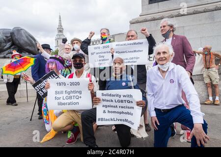 Queere Rechtsveteranen marschieren in Central London, um den 50. Jahrestag der Gay Liberation Front zu feiern und Stolz als Protest zurückzufordern Stockfoto