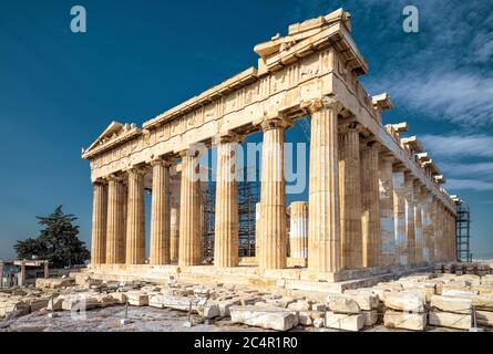 Parthenon auf der Akropolis von Athen, Griechenland. Die berühmten antiken griechischen Parthenon ist das Wahrzeichen von Athen. Ruinen des Parthenon oder Tempel von Athen Stockfoto