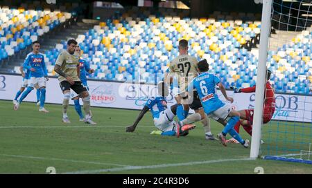 Neapel, Kampanien, Italien. Juni 2020. Während des italienischen Serie A Fußballmatches SSC Napoli gegen FC SPAL am 28. Juni 2020 im San Paolo Stadion in Neapel.im Bild: MERET Credit: Fabio Sasso/ZUMA Wire/Alamy Live News Stockfoto