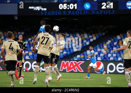 Neapel, Kampanien, Italien. Juni 2020. Während des italienischen Serie A Fußballmatches SSC Napoli gegen FC SPAL am 28. Juni 2020 im San Paolo Stadion in Neapel.im Bild: KOULIBALY Credit: Fabio Sasso/ZUMA Wire/Alamy Live News Stockfoto