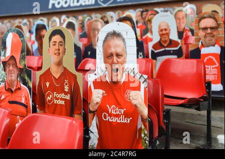 NOTTINGHAM, ENGLAND. 28. JUNI - Fotos des Nottingham Forest Unterstützers während des Sky Bet Championship Matches zwischen Nottingham Forest und Huddersfield Town am City Ground, Nottingham am Sonntag, 28. Juni 2020. (Kredit: Jon Hobley - MI News) Kredit: MI Nachrichten & Sport /Alamy Live Nachrichten Stockfoto