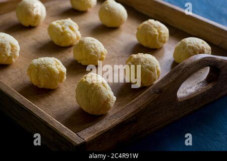 Ein traditioneller paraguayischer Snack, ein Teig aus Cassava und Käse. Paraguayische Küche Stockfoto