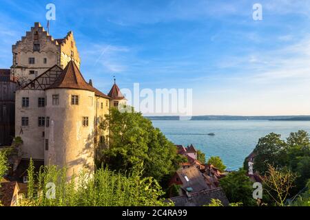 Schloss Meersburg am Bodensee oder am Bodensee. Diese mittelalterliche Burg ist ein Wahrzeichen der Meersburger Stadt. Schöne Aussicht auf die alte deutsche Burg Stockfoto