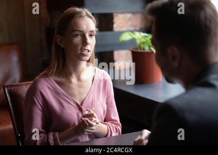 Bewerber Pass Vorstellungsgespräch beantworten Fragen, Personalkonzept Stockfoto