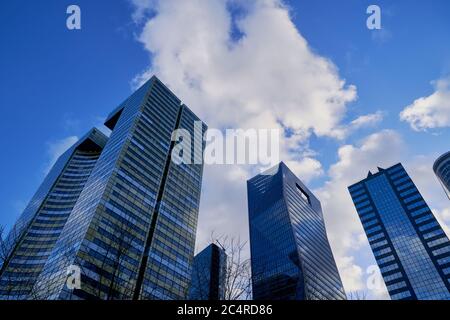 KPMG-Hauptsitz, Wolkenkratzer und Bürogebäude im Geschäftsviertel La Defense, Paris Stockfoto