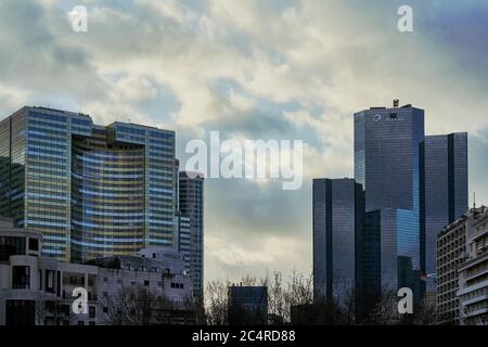 KPMG und Total Headquarters, Wolkenkratzer und Bürogebäude im Geschäftsviertel La Defense, Paris Stockfoto