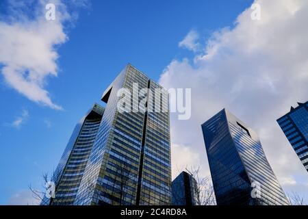 KPMG-Hauptsitz, Wolkenkratzer und Bürogebäude im Geschäftsviertel La Defense, Paris Stockfoto