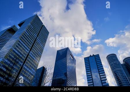 KPMG-Hauptsitz, Wolkenkratzer und Bürogebäude im Geschäftsviertel La Defense, Paris Stockfoto