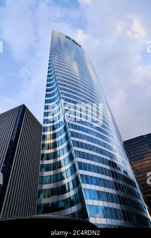 Hauptsitz der EDF-Gruppe, Wolkenkratzer und Bürogebäude im Geschäftsviertel La Defense, Paris Stockfoto