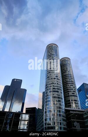 Die Verteidigungsgebäude Total, Areva, Mazars und Coeur im Geschäftsviertel La Defense, Paris, Frankreich Stockfoto