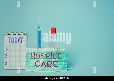 Textschild mit Hospizhilfe. Business Foto zeigt konzentriert sich auf die Palliation eines unheilbar kranken Patienten s ist Schmerz Satz von medizinischen Geräten Witz Stockfoto