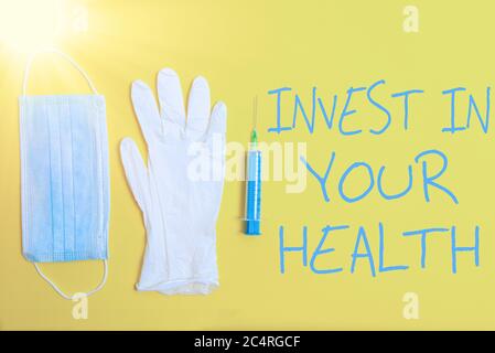 Textschild mit der Anzeige Invest in Your Health. Business Foto Text Setzen Sie Geld auf Wartung oder Verbesserung Ihrer Gesundheit primäre medizinische Vorsorge equi Stockfoto