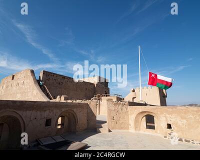 Außenansicht des Schlosses von Jabreen, einer Festung aus dem 17. Jahrhundert in der Nähe von Bahla, Sultanat von Oman. Stockfoto