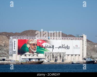 Blick auf den Hafen entlang der küstenstraße in Muttrah, Maskat, Sultanat von Oman. Stockfoto