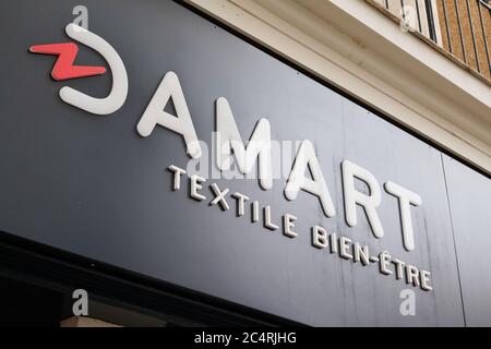 Bordeaux , Aquitanien / Frankreich - 06 20 2020 : Damart Logo Schild Store in City Street Stockfoto