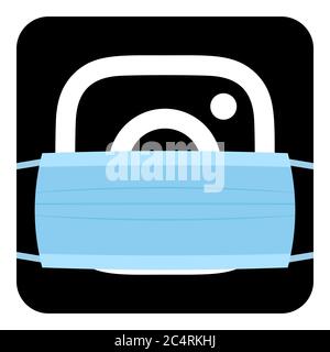 VORONEZH, RUSSLAND - 14. APRIL 2020: Instagram Logo Quadrat Symbol in schwarzer Farbe in medizinischen Einwegmaske zum Schutz vor Coronavirus Stock Vektor