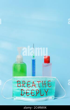 Text in Wort schreiben atmen tief. Business Foto präsentiert, um eine Menge Luft in die Lunge inhaleexhale voll primäre medizinische Vorsorge ausstatten Stockfoto