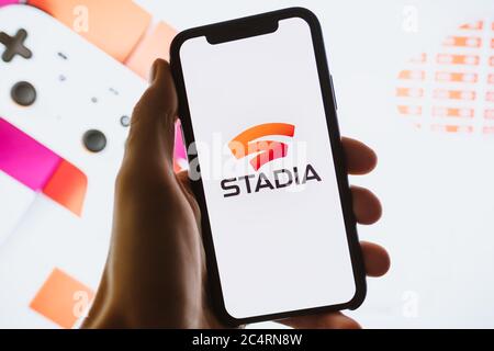 Stadia-Logo auf dem Smartphone-Bildschirm. Stockfoto