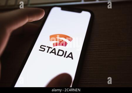 Stadia-Logo auf dem Smartphone-Bildschirm. Stockfoto